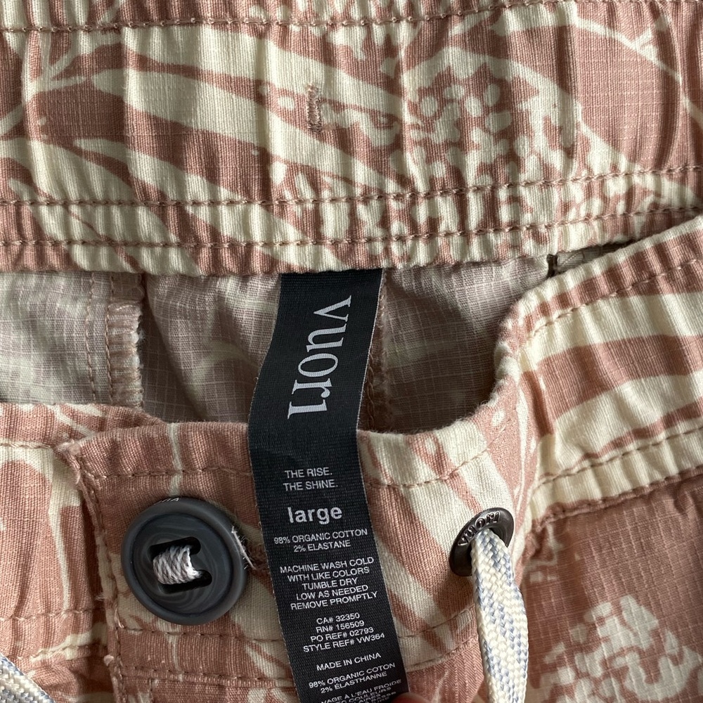 Vuori shorts in large - Picture 3 of 3